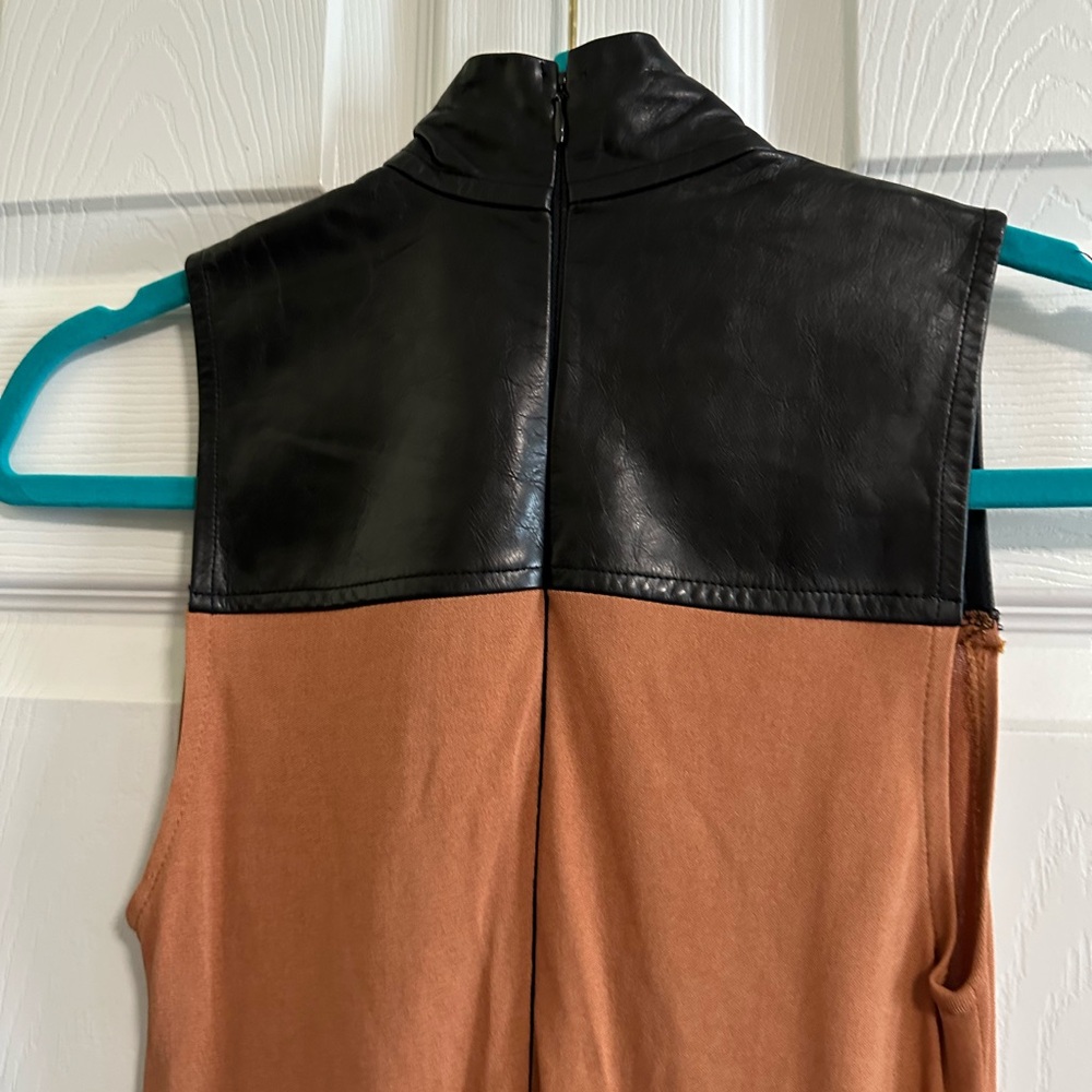 Soyun Elegant Brown w/ Black Leather Accent Sleeveless Long Dress w/ Slits. Sz 4 - Picture 5 of 7